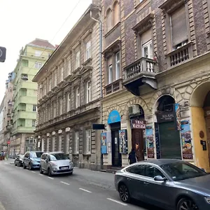 budapest-center-a10-aparthotel.inbudapesthotels.com/